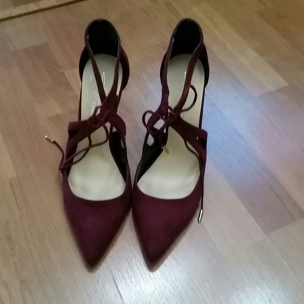 Shoes - Picture 4 of 4